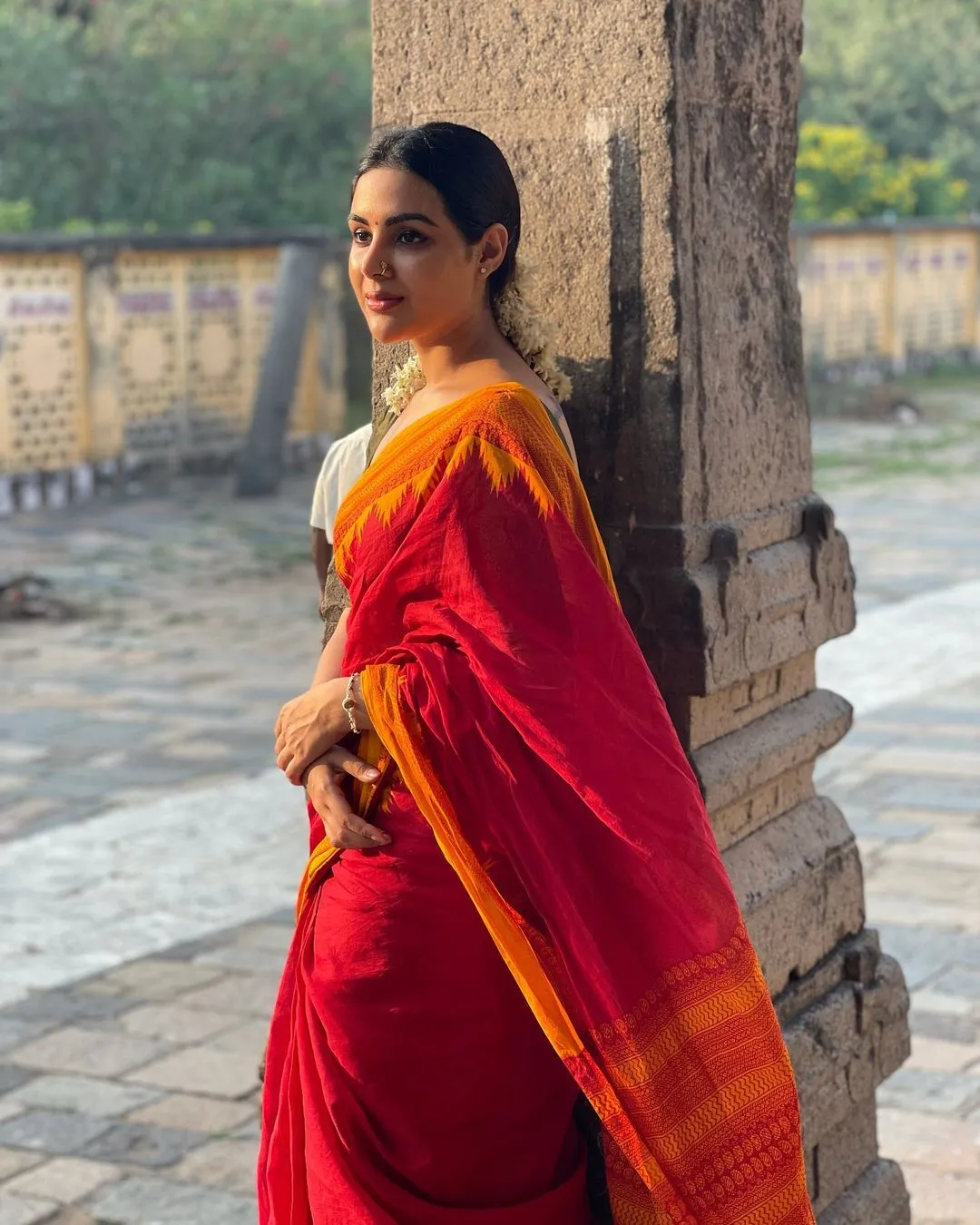 SOUTH INDIAN ACTRESS SAMYUKTHA MENON STILLS IN ORANGE SAREE 4